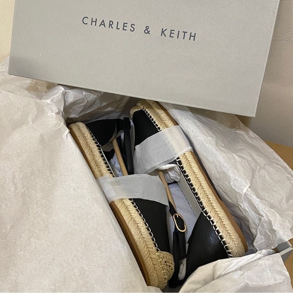 Charles & Keith Ankle-Strap Espadrille Flats 🖤 - Picture 2 of 4